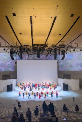 ~言葉にできない何かが、そこにある~ EXPO 2025 DANCE DRAMA “Breakthrough Journey” 再演決定 100名を超えるダンサーたちが、国内外11の地域からEXPO ホールに集結。 国籍や言語、障害の有無など、多様な背景を持つ人々が、ひとつの舞台を共に創り上げます。 2021年大阪、2022年東京──そして、2025年。 ここから 旅は また はじまる。 ご来場にはご注意ください。 本公演は万博会場内での開催となります。万博会場の入場には、「万博入場チケットの購入」と「来場(入場ゲート)予約」が必要です。特に10月7日(火)、8日(水)の「Breakthrough Journey」の上演日は、入場混雑が予想されます。観覧をご希望の方は、早めにスケジュールのご確認と来場予約をお願いいたします。 出演者情報・チケット申し込みなど、最新情報はSNS・WEBサイトにて順次お知らせします。